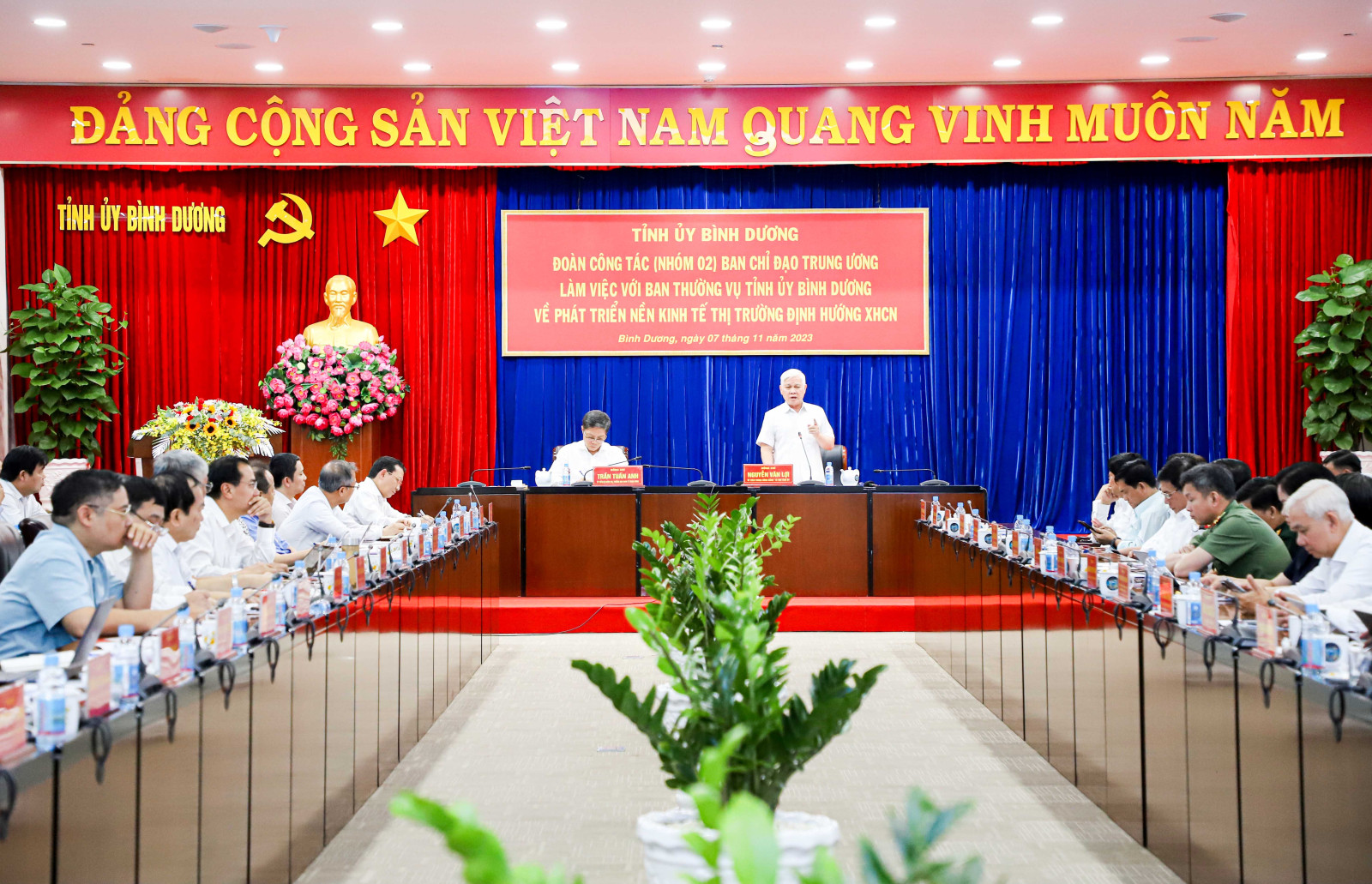 Đồng chí Nguyễn Văn Lợi - Ủy viên Trung ương Đảng, Bí thư Tỉnh ủy, Trưởng đoàn đại biểu Quốc hội tỉnh phát biểu tại buổi làm việc.